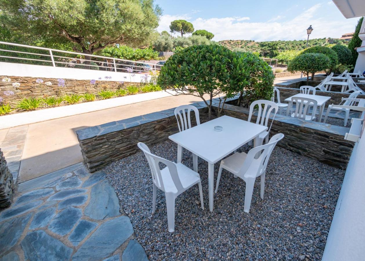 Hotel Calina Cadaques Bagian luar foto