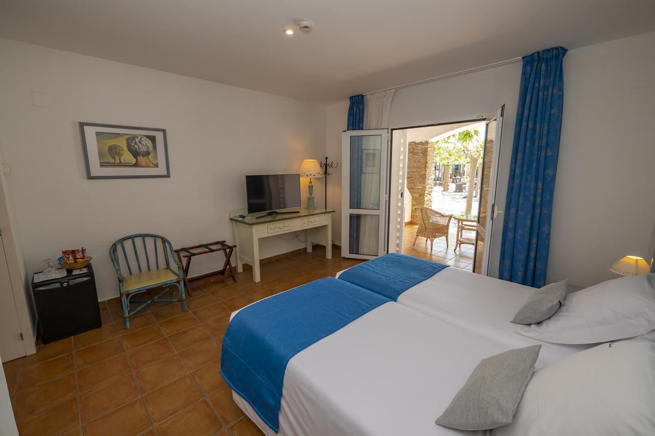 Hotel Calina Cadaques Bagian luar foto