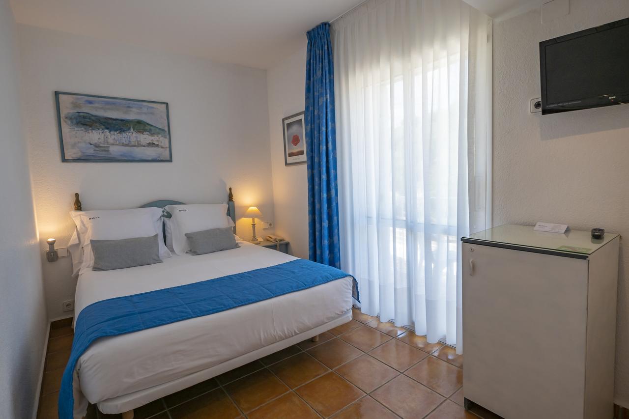 Hotel Calina Cadaques Bagian luar foto